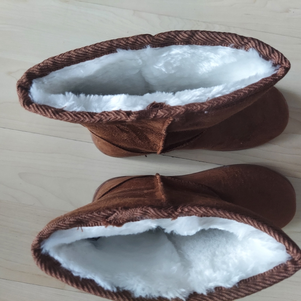 DAWGS microfiber boots. Color Brown. Size 7. Padded with memory foam. - Picture 6 of 9